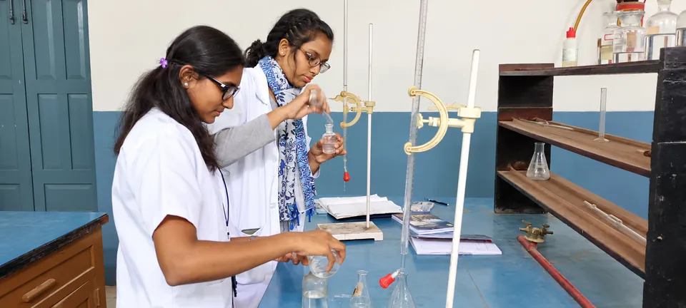 Chemistry laboratory — photograph 2
