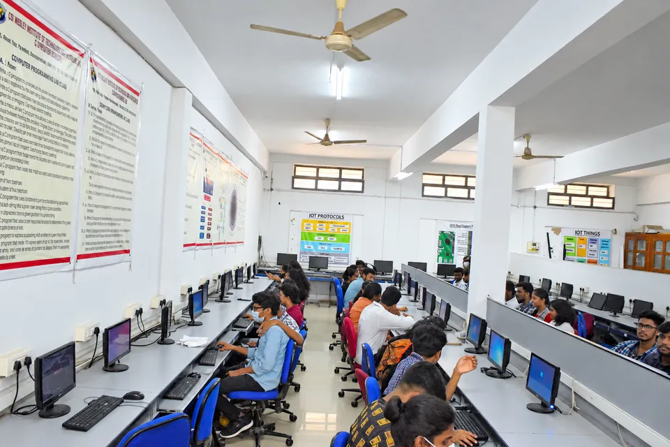 Computer science laboratory — photograph 5