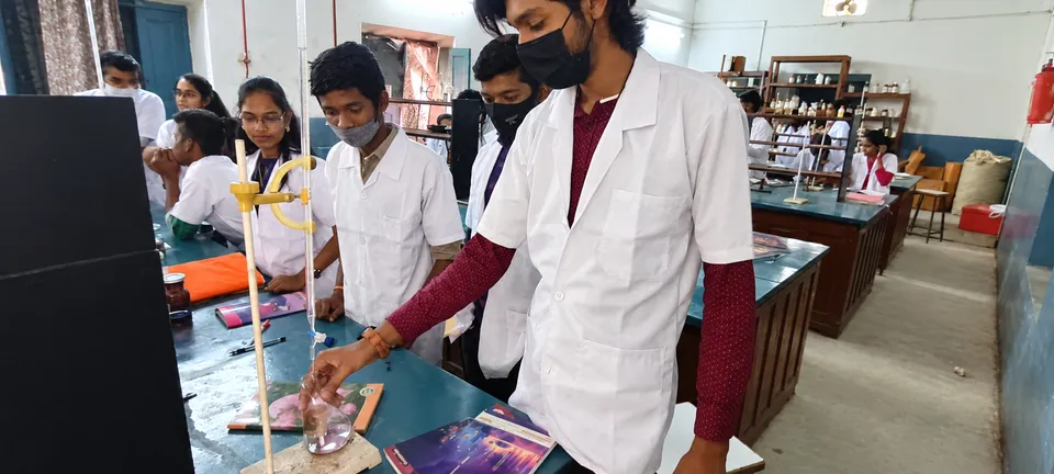 Chemistry laboratory — photograph 1