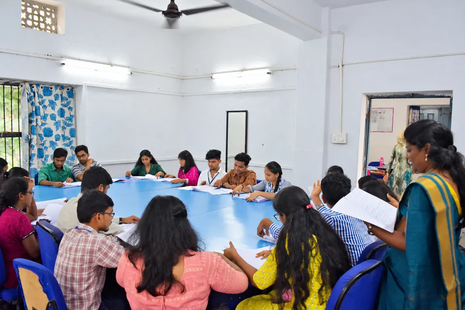 Language & communication laboratory — photograph 2